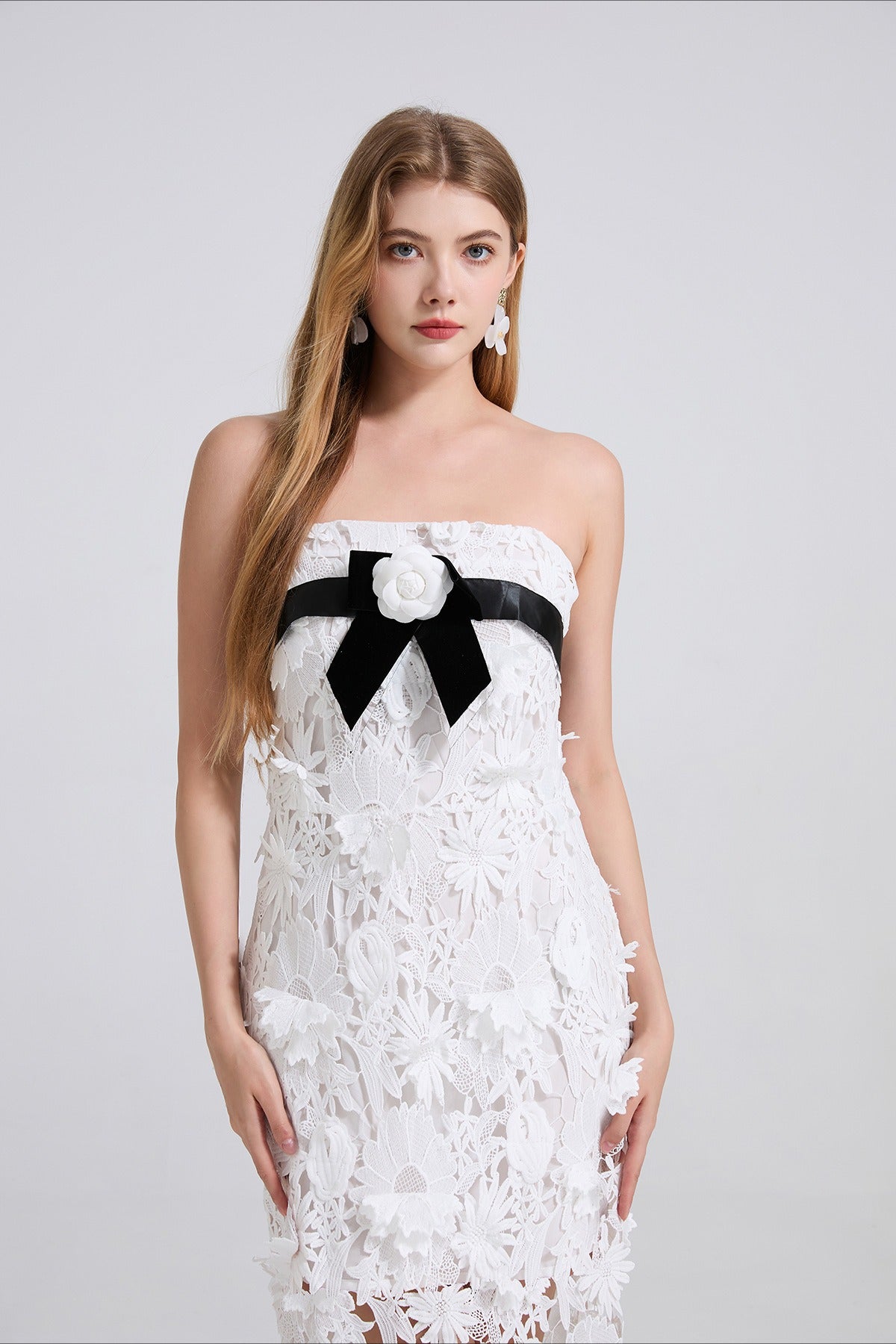 3D Floral Lace Applique Strapless Bodycon Midi Dress - View 2