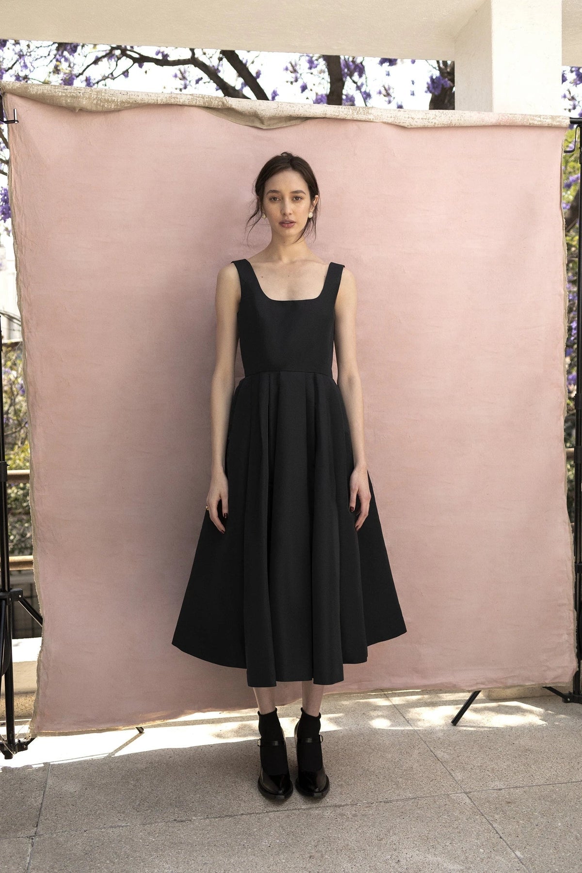 Satin Sleeveless Scoop Neck Box Pleat Pocket A-Line Midi Dress - View 2