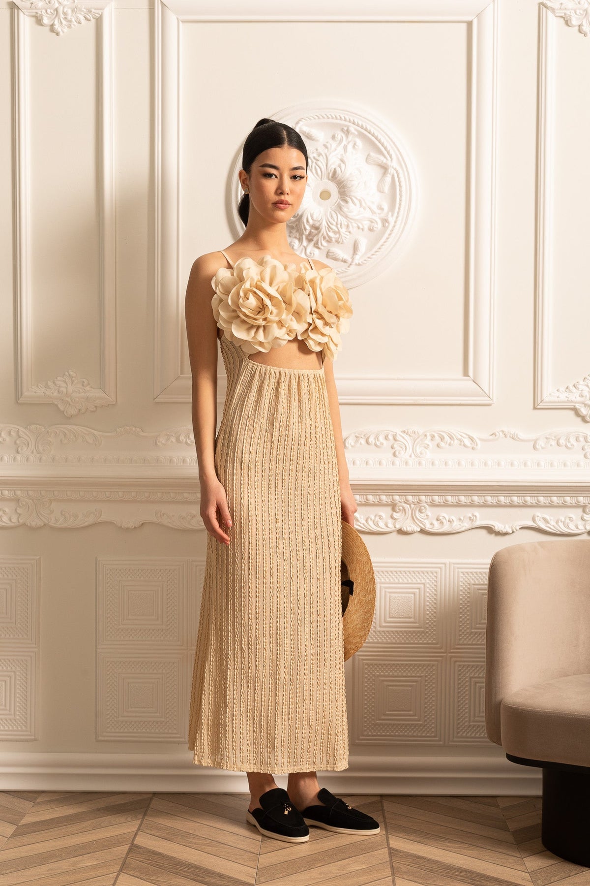 3D Floral Applique Spaghetti Strap Midriff Cut Out Pleated Maxi Dress - View 4