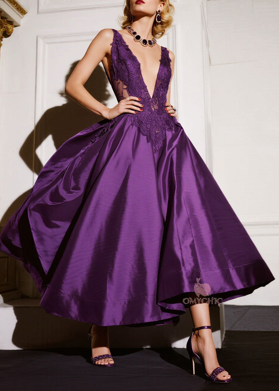 Lace Applique Deep V-Neck Mesh Panel Pleated A-Line Tea Length Gown - View 3