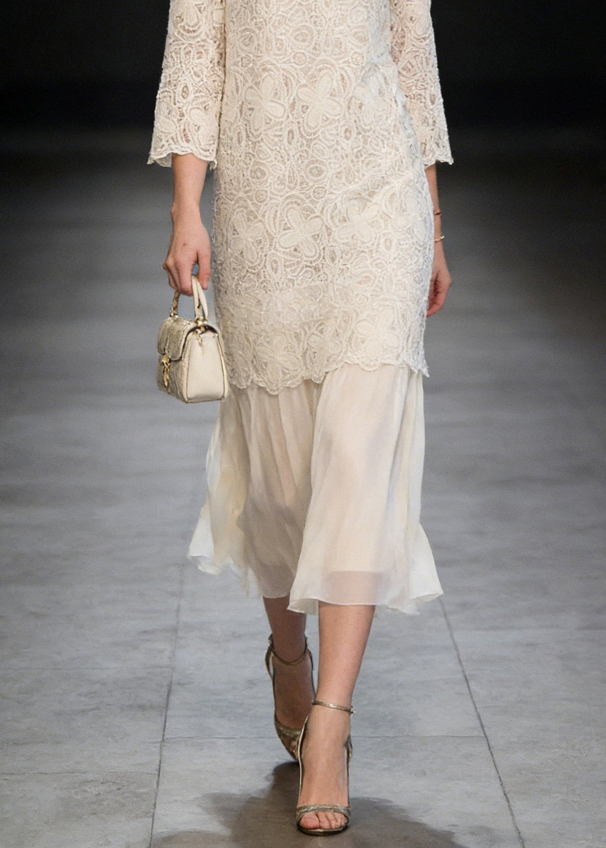 Lace Round Neck 3/4 Sleeve Layered Scalloped Overlay Midi Dress - View 4