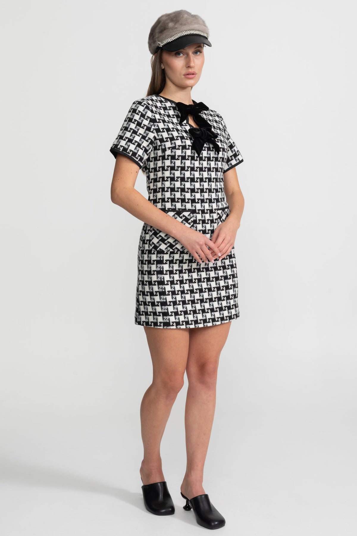 Velvet Bow Tweed Mini Dress With Check Pattern – Black And White - View 4
