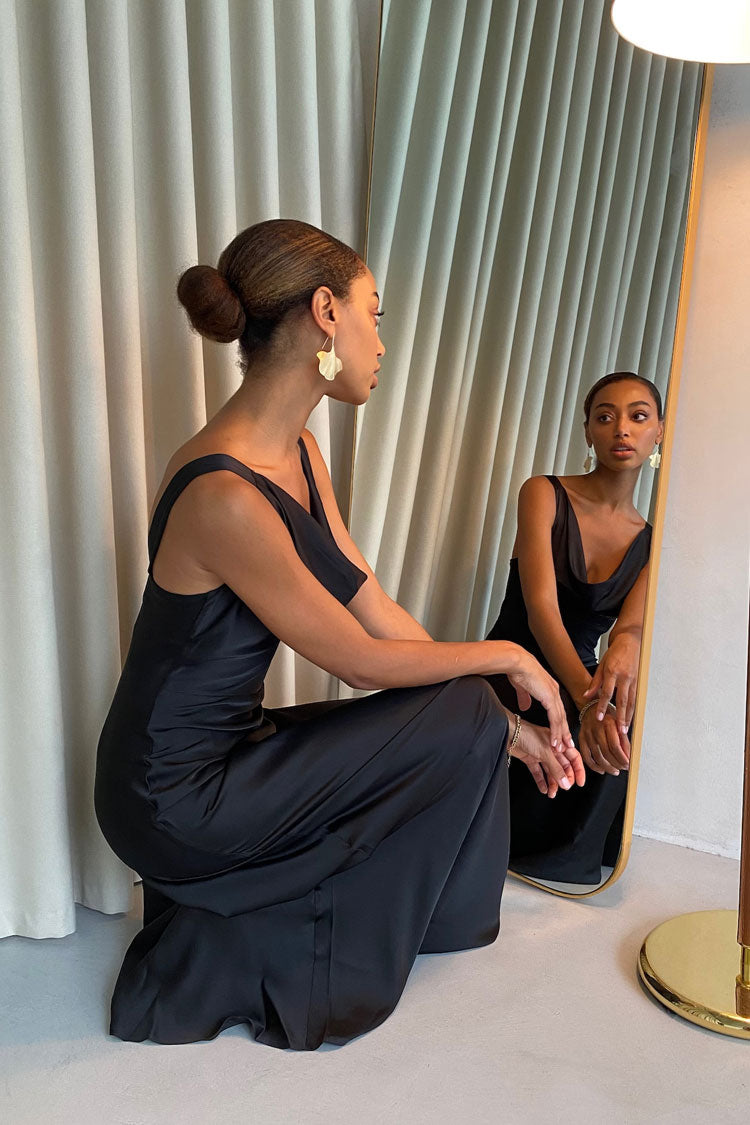 Silky Cowl Neck Sleeveless Satin Fishtail Evening Maxi Dress - Black - View 4