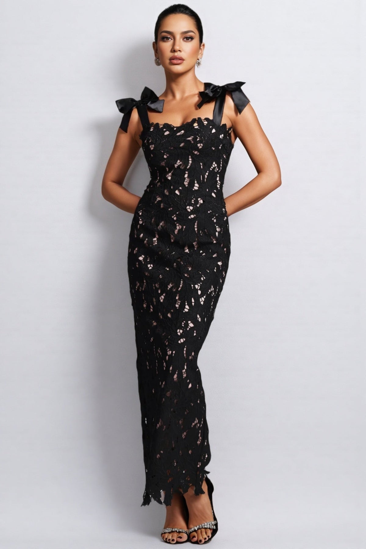 Calixea Sleeveless Lace Bow Maxi Dress