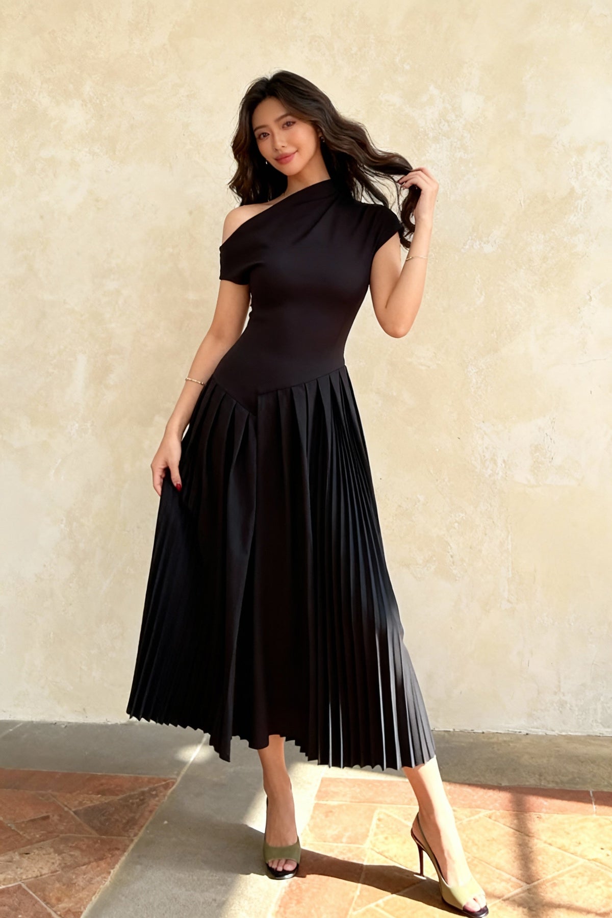Light And Two-Tone Pleated Maxi Dress