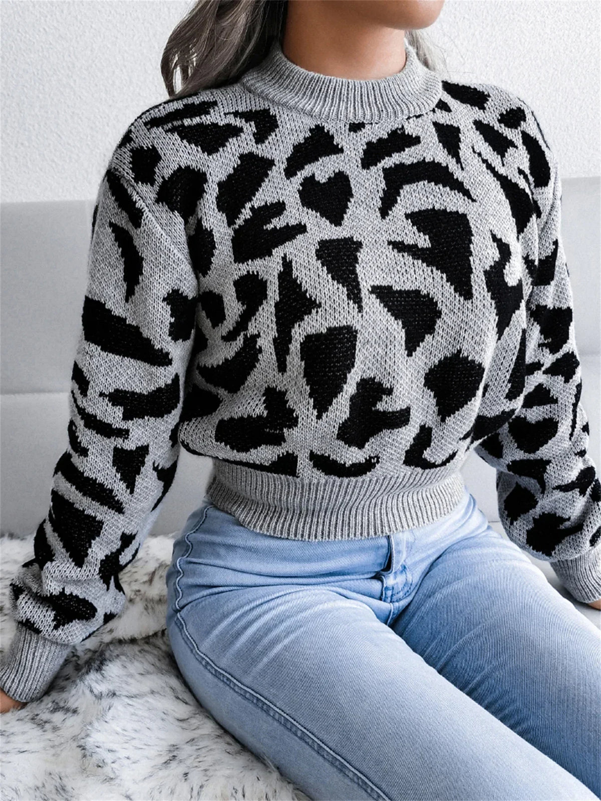 Leopard Pattern Waist Collection Round Neck Sweater Gray / S