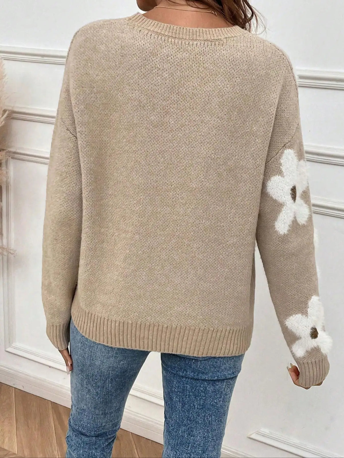 Crew Neck Daisy Floral Knit Sweater 3