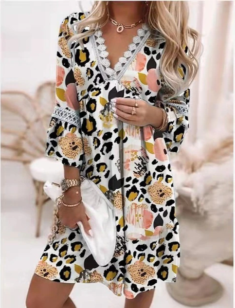 Abstract Stripe Lace Trim V-Neck Bell Sleeve Mini Summer Dress - View 2