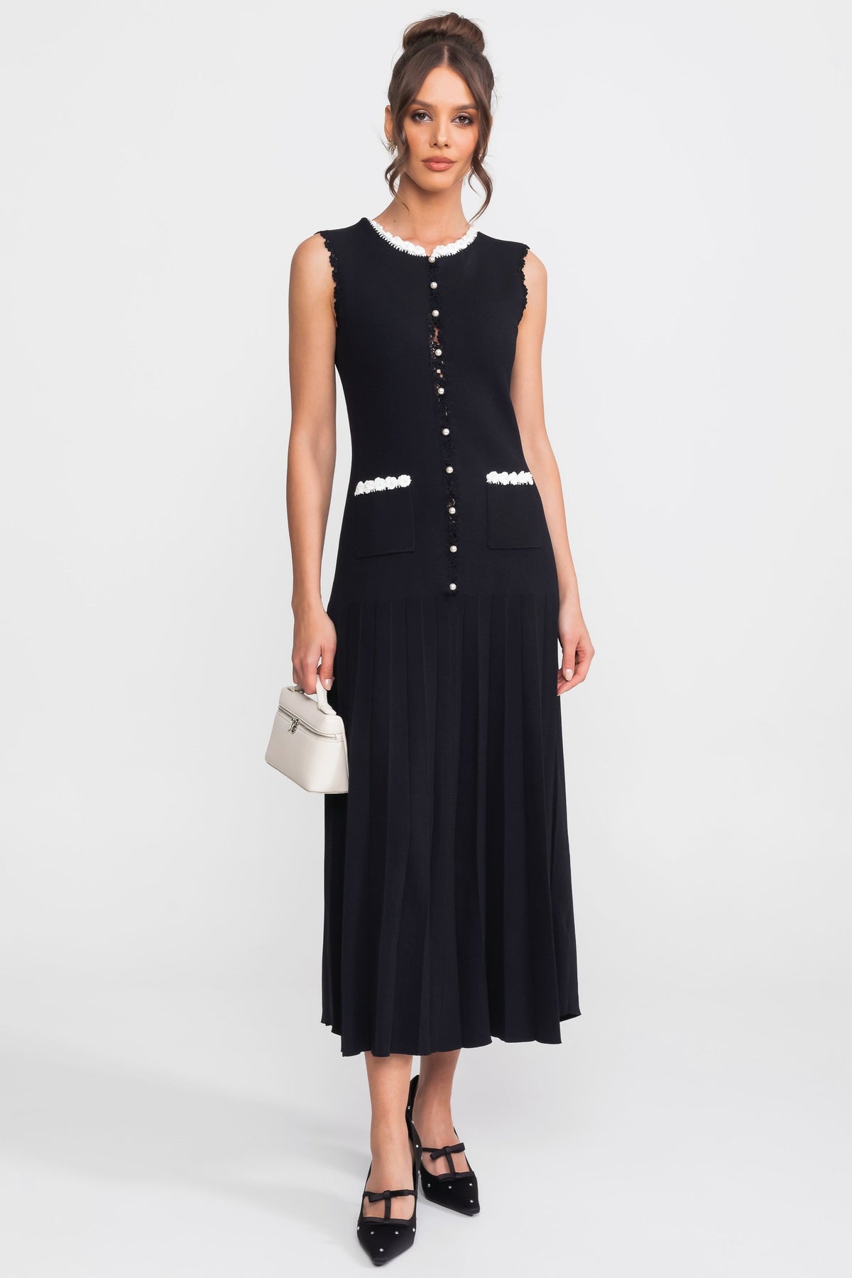 Sleeveless Scalloped Lace Collar Pearl Button Pleated Midi Dress - View 4