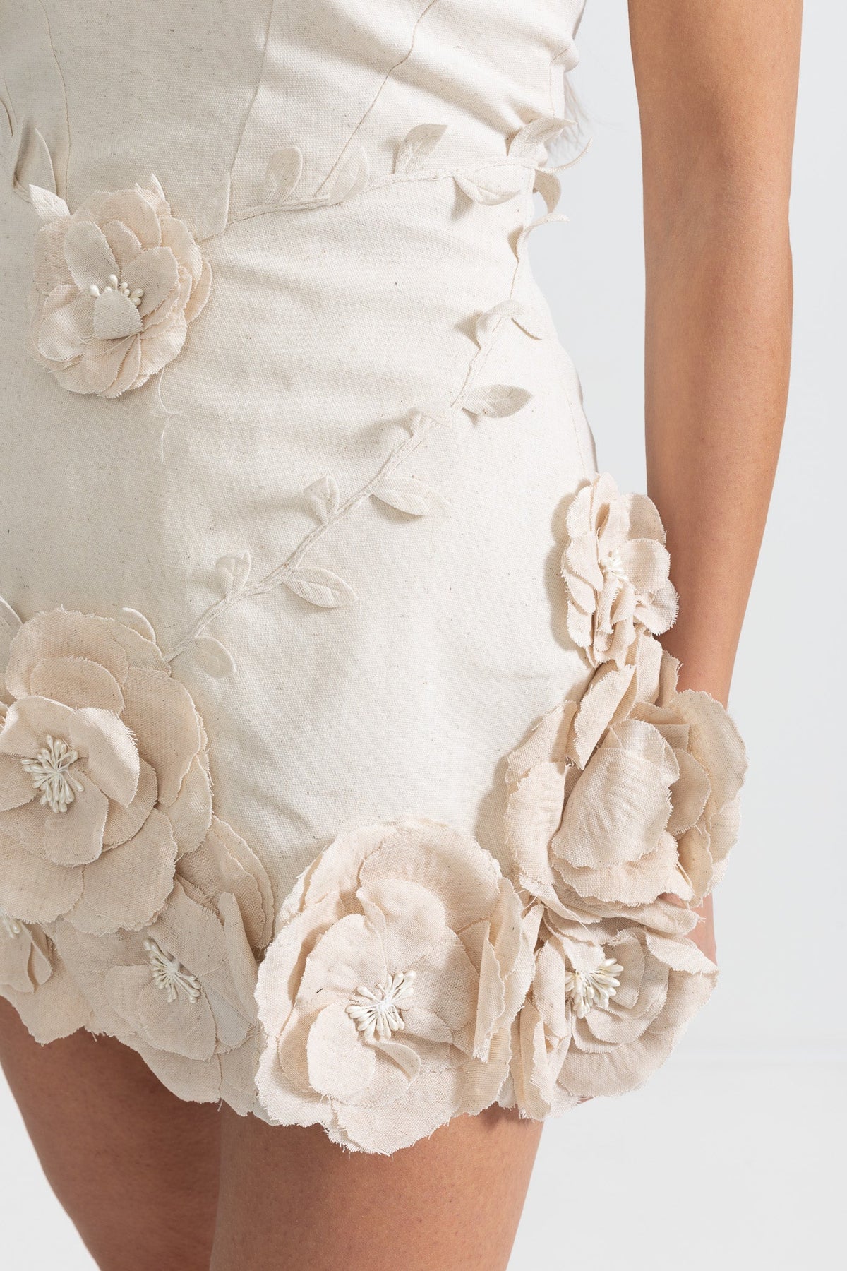 Bustier Dress With 3D Floral Appliqués - Ivoire - View 10
