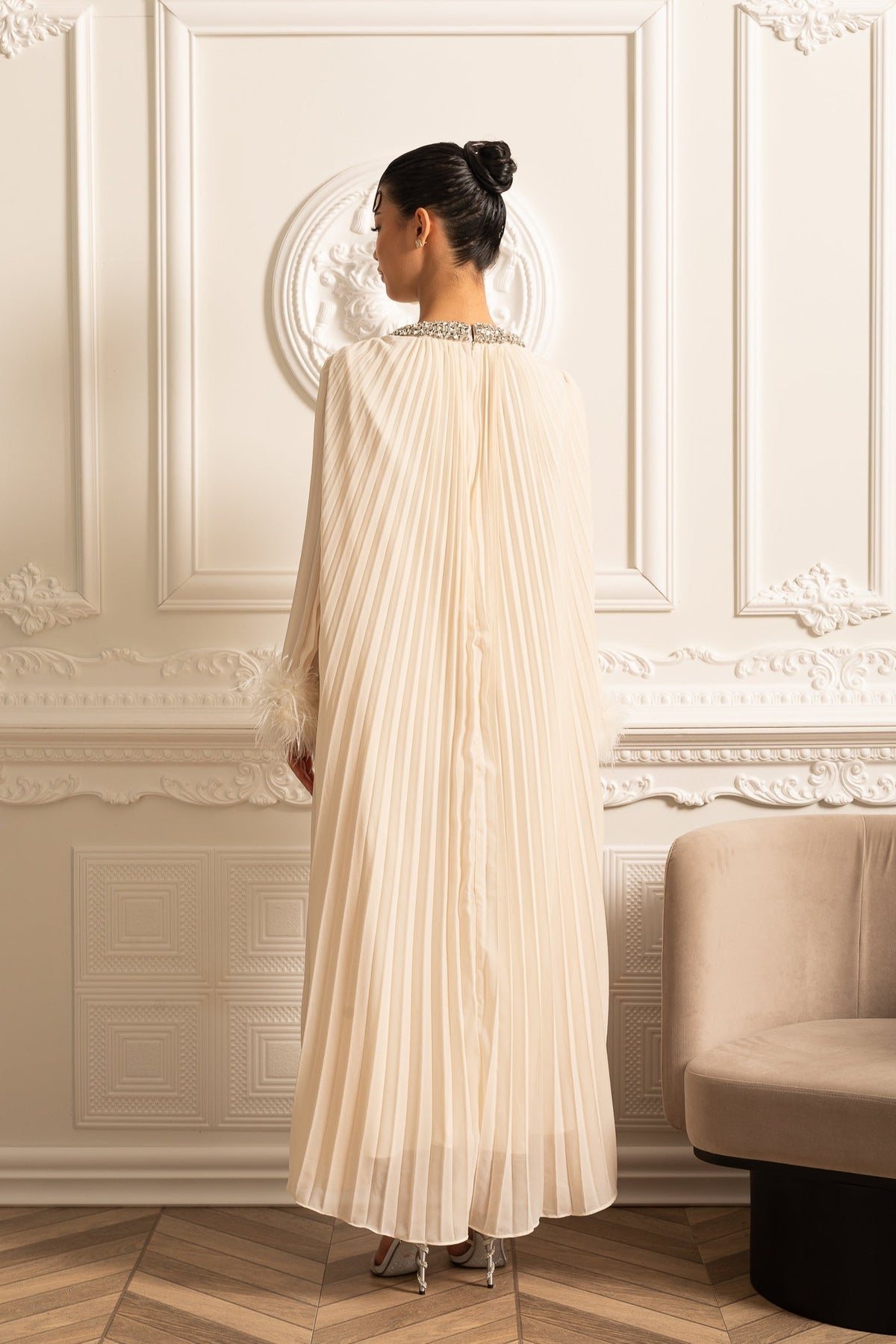 Feather Cuff Pleated Bishop Sleeve Keyhole Rhinestone Maxi Gown - View 12