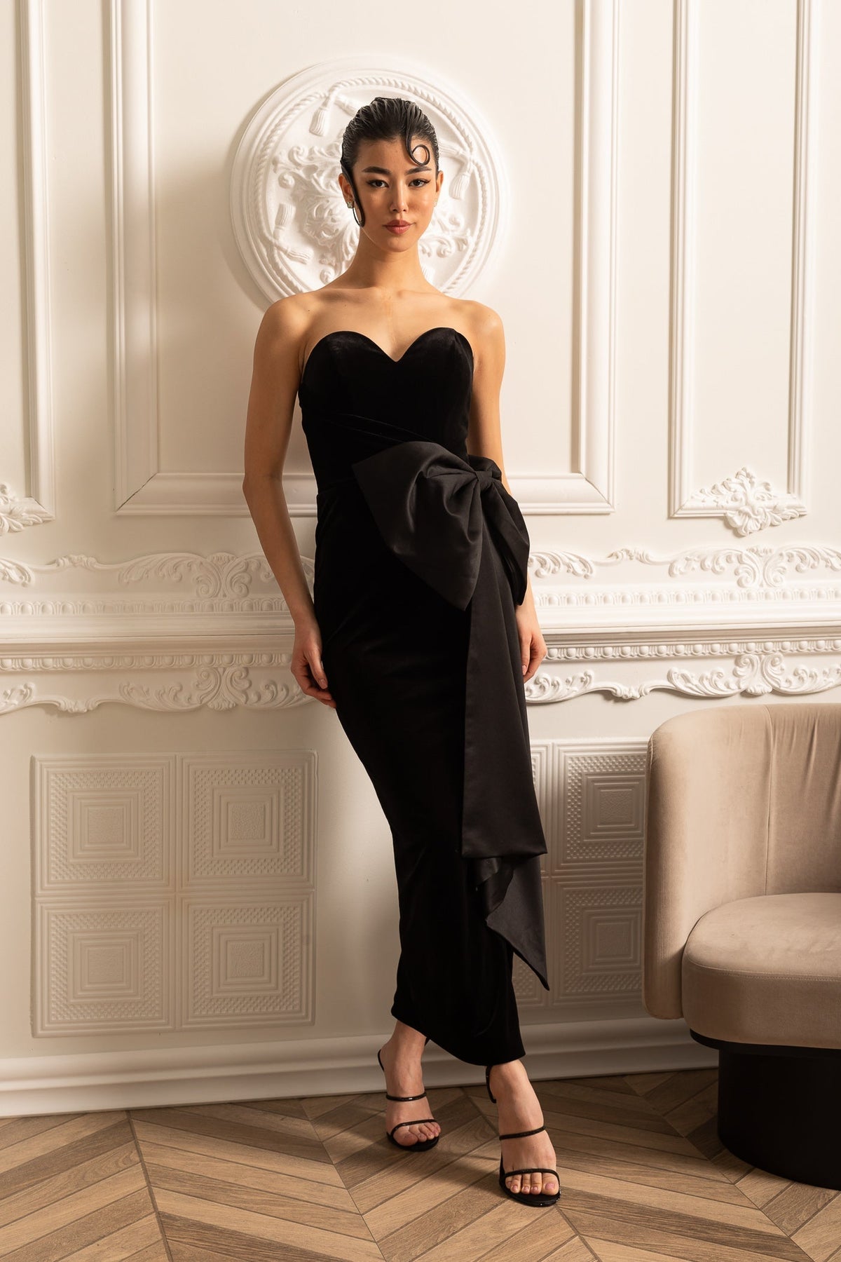 Elegant Strapless Dress With Draped Satin Bow - Black - View 11