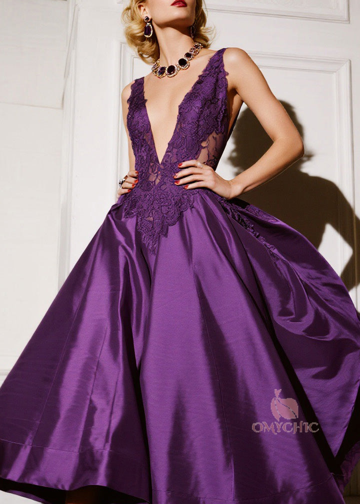 Lace Applique Deep V-Neck Mesh Panel Pleated A-Line Tea Length Gown - View 2
