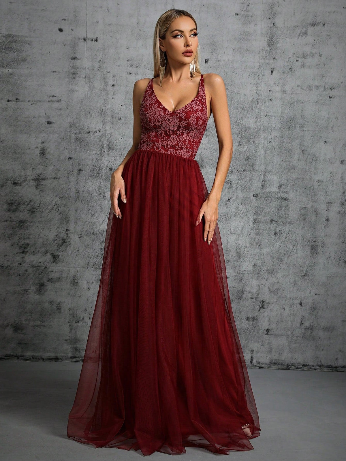 Tulle V-Neck Sleeveless Lace Bodice A-Line Maxi Dress - View 2