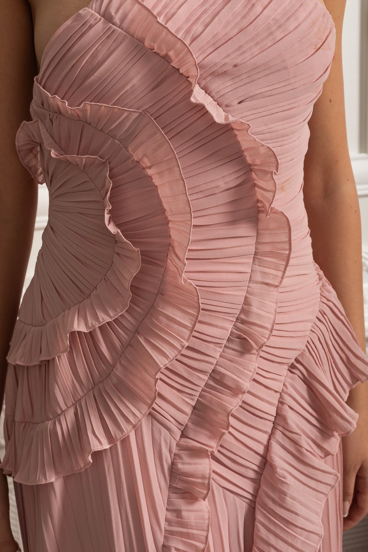 Pleated Halter Midi Dress With Cascading Ruffle Details - Pink - View 10