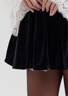 Velvet Lace Stitching Dress with Ruffled Detail in Black - View 5