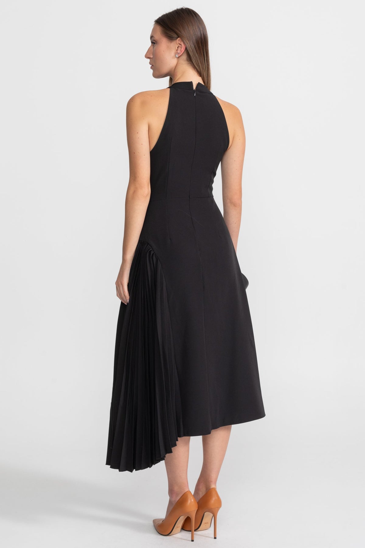 Pleated Halter Midi Dress With Keyhole Detail - Black - View 3